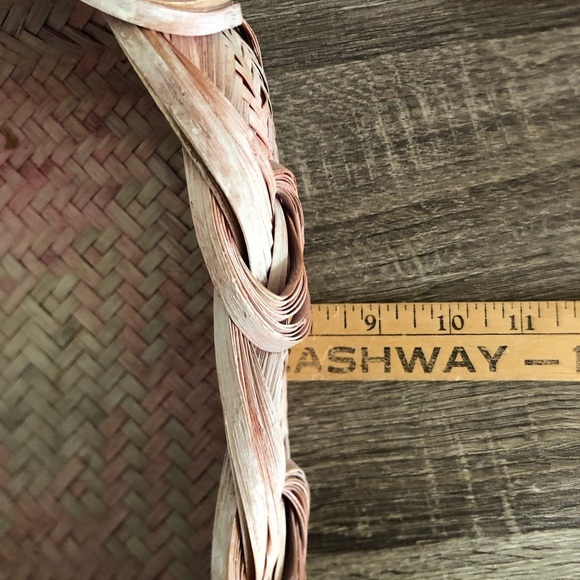 Hand Woven Pink Basket with Detailed Design - Picture 11 of 12